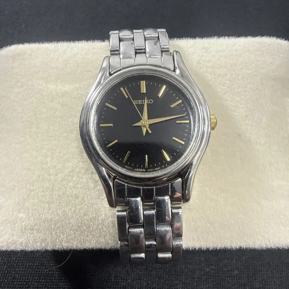 VINTAGE SEIKO V401-1609 NEW BATTERY RUNS EXCELLENT BLACK DIAL 24MM CASE 6” BAND
